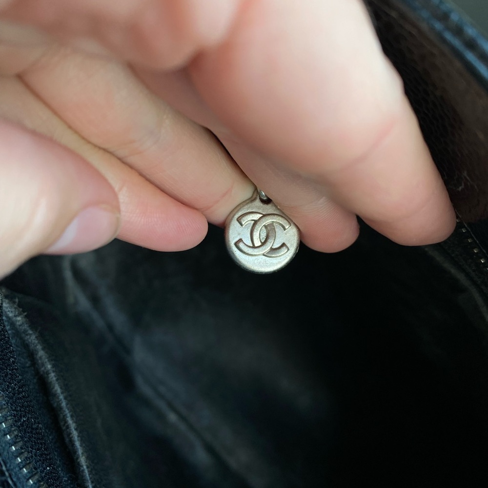 CHANEL MEDALLION BLACK & SILVER HARDWARE QUILTED CAVIAR TOTE - Picture 14 of 16